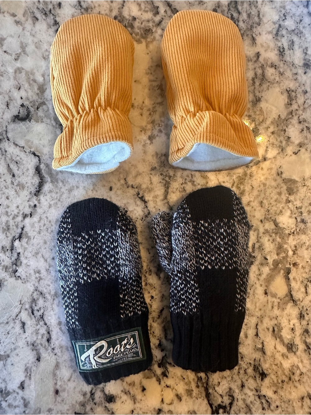2x 0-12m Baby Mittens